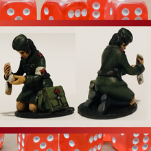 28mm soviética médico de la 2 ª guerra mundial el ruso medic a enfermera segunda mundial-2 wargaming tablero mesa las miniaturas femenino 3d print model - Mito3D
