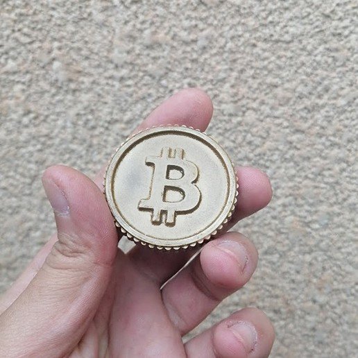 bitcoin, la moneda bitcoin de clave anillo llavero en montaña rusa cryptocurrency 3D print model - Mito3D