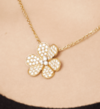 flower pendant gold white style necles jewelry 3d print model - Mito3D