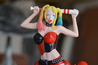 Harley Quinn komik sanat kostüm çizgi roman kadın vücudu figürü Vesika 3d print model - Mito3D