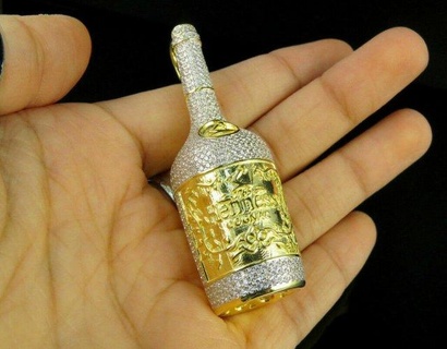 Hennessy whisky vin bouteille diamant pendentif pendentifs hennessybottlediamond antique luxe rappeur hip bijoux Collier gemme saphir élégant célébrité style bling Urbain 3d print model - Mito3D