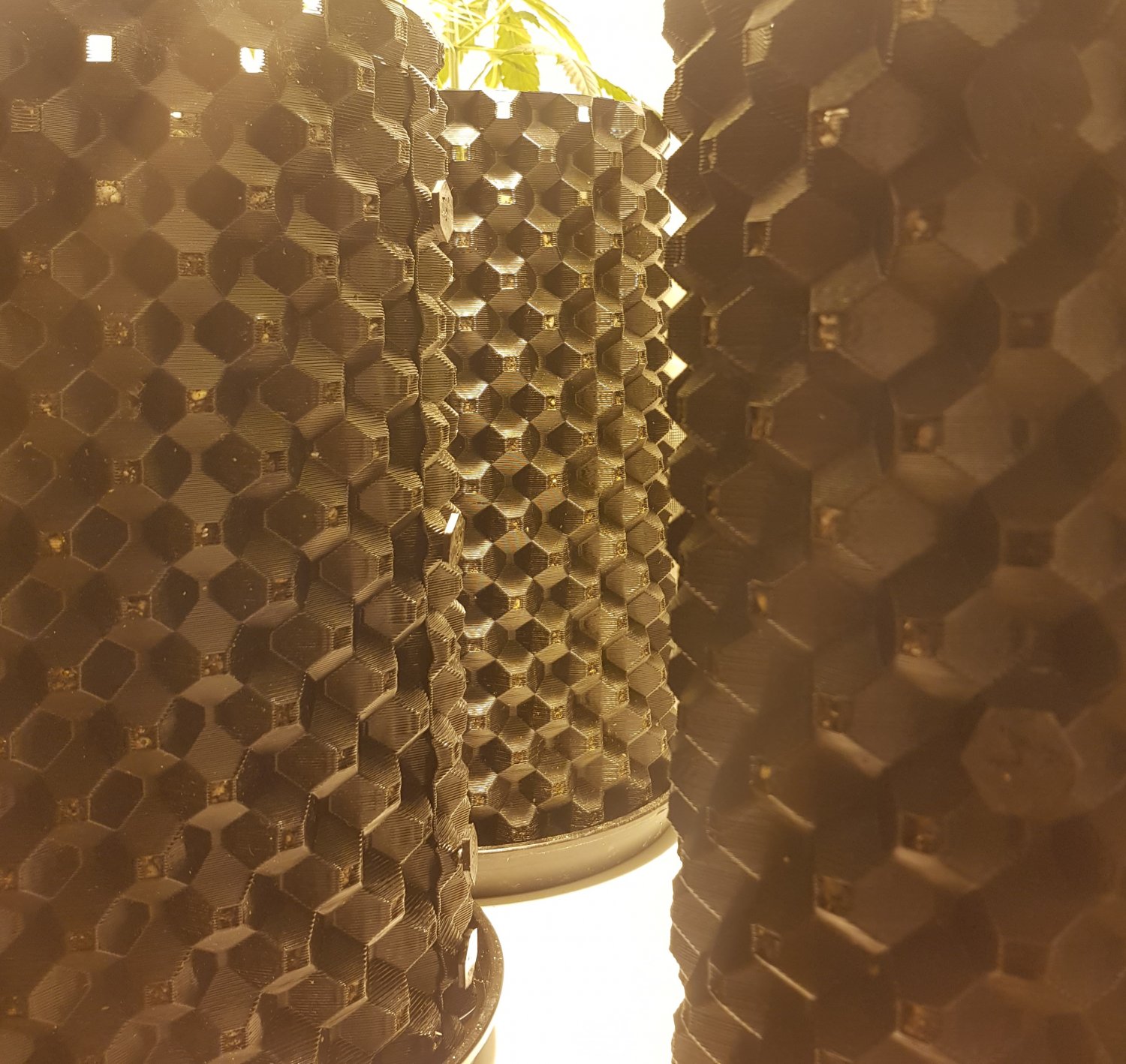 mattroots grande - air pot di sistema macetas 'arioso' modulare il design diseo platone la piastra base por aria le radici root erbaccia maria cannabis raices aire 3D print model - Mito3D