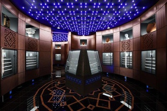 dinero museo escaparate azul LED negro granito cobre plan 3d print model - Mito3D
