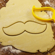 moustache 2 cookie cutter professionnel 3dprinting biscuit les biscuits cookiecutter cooky à manger fondant le gingembre pain d'épice maison ménage trou de la serrure cuisine kitchendining des ustensiles pâtisserie imprimable fête d'halloween 3d print model - Mito3D