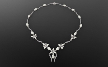 collier 396 bijoux 3d impression modèle in colliers 3dexport jewelley mode bijou blanc diamant fleurs or argent imprimable brillant pendentif beauté noir 3d print model - Mito3D