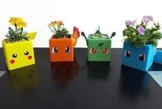 pokemon vaso 3d stampa modello in mobilia 3dexport pokemonfigure colori giallo rosso blu verde pikachu bulbasaur fascino squirtle fiore fiori impianti portando filamento 3d print model - Mito3D