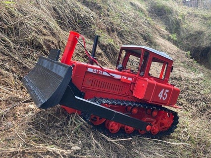rc bulldozer dt 75 facteur 1 16 échelle tracteur chenille 3d print model - Mito3D
