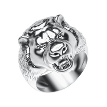 anillo 010 león 3d impresión modelo in anillos 3dexport motociclista exclusivo regalo oro gótico joya joyería león lev hombre hombres platino esculpir plata stl 3d print model - Mito3D