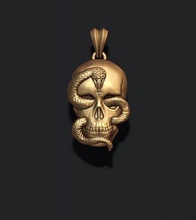 skull snake basrelief pendant 3d print model in pendants 3dexport biker bone jewel jewellery jewelry man men sculpt skul scul necklace gold reptile silver venom viper cobra 3d print model - Mito3D
