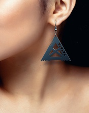 triangolo cyberpunk orecchini pendente gioielleria design 3d stampa modello in 3dexport cyber futuristico style print jewelry earrings geometric futuristic stl laser cut triangoli 3d print model - Mito3D