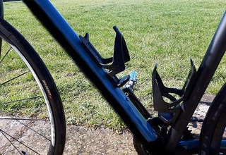 3d imprimable vélo bouteille titulaire soutien bicyclette équipement chaîne paysage sport champ nature herbe roue pneu loisir diy 3d print model - Mito3D