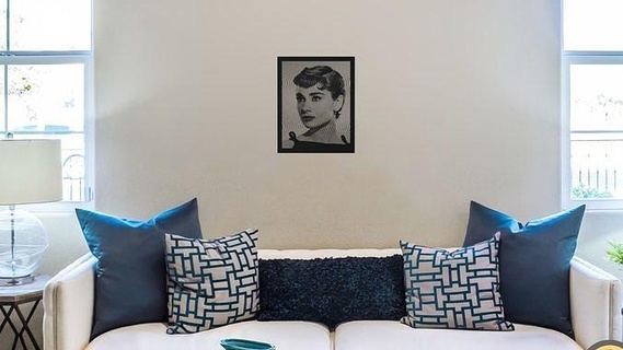 Audrey hepburn01 Hepburn yarım ton Sanat Vesika duvar etiket şöhret panel resim çerçeve sanatçı tanınmış aktör aktris Hollywood 3d print model - Mito3D