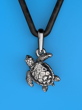 bebek deniz kaplumbağa kolye yaban hayatı takı okyanus hayvan Gümüş 3d baskı yazdırılabilir model sürüngen doğa 3d print model - Mito3D