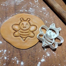 bee cookie cutter 3d print model cookiecutter bakery baking baked fondant gingerbread kitchen dining printed creations printedcreations house cute sweet food wasp 3d print model - Mito3D