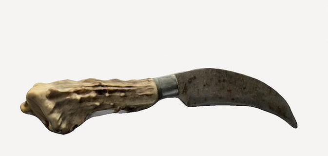 bone knife gaming virtual environment ancient hunting survival curved carvings edges polished rpg prehistoric hobby diy hand tools 3d print model - Mito3D