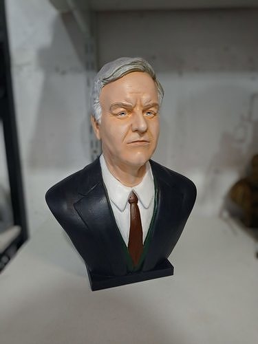 busto of inspetor morse serie tv polícia fracasso 3d impressão pintura crime ordem justiça policial arte esculturas 3D print model - Mito3D