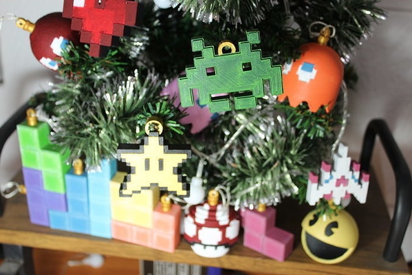 noel ağaç dekorasyon retro oyun baskı kutlama oyuncu pacman tetris galaga mario kardeşler sega nintendo video navidad uzay işgalciler arbol ev dekor 3d print model - Mito3D