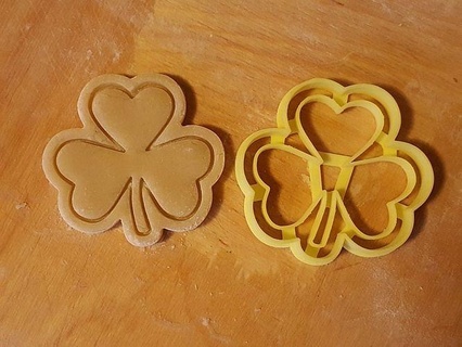 clover cookie cutter gingerbread biscuit cookies sweet house baked bakery baking ginger bread kitchen dining luck irish green leaf nature 3d print model - Mito3D