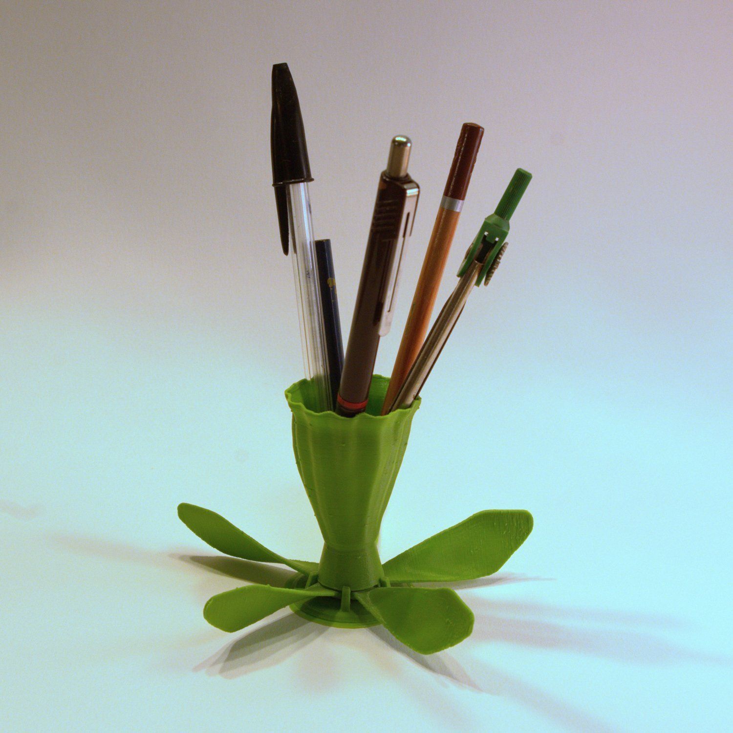 daffodil house flower nature green flora pencil holder petal printable decoration vase desk organizer table ornament spring decor 3D print model - Mito3D