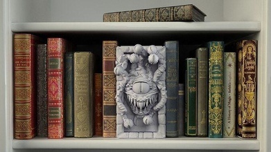 flutuando olho monstro booknook livro suporte dragões fantasia rpg masmorra biblioteca cênico espectador bibliotecas casa acessórios 3d print model - Mito3D
