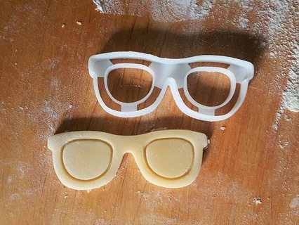 glasses cookie cutter nerd geek biscuit gingerbread cookies baked protonik bakery baking sweet kitchen dining house 3d print model - Mito3D