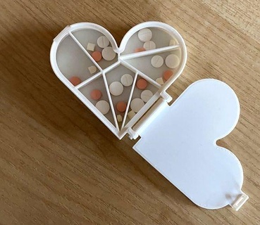 heart shaped pillbox box gift health pills care house kitchen dining 3d print model - Mito3D