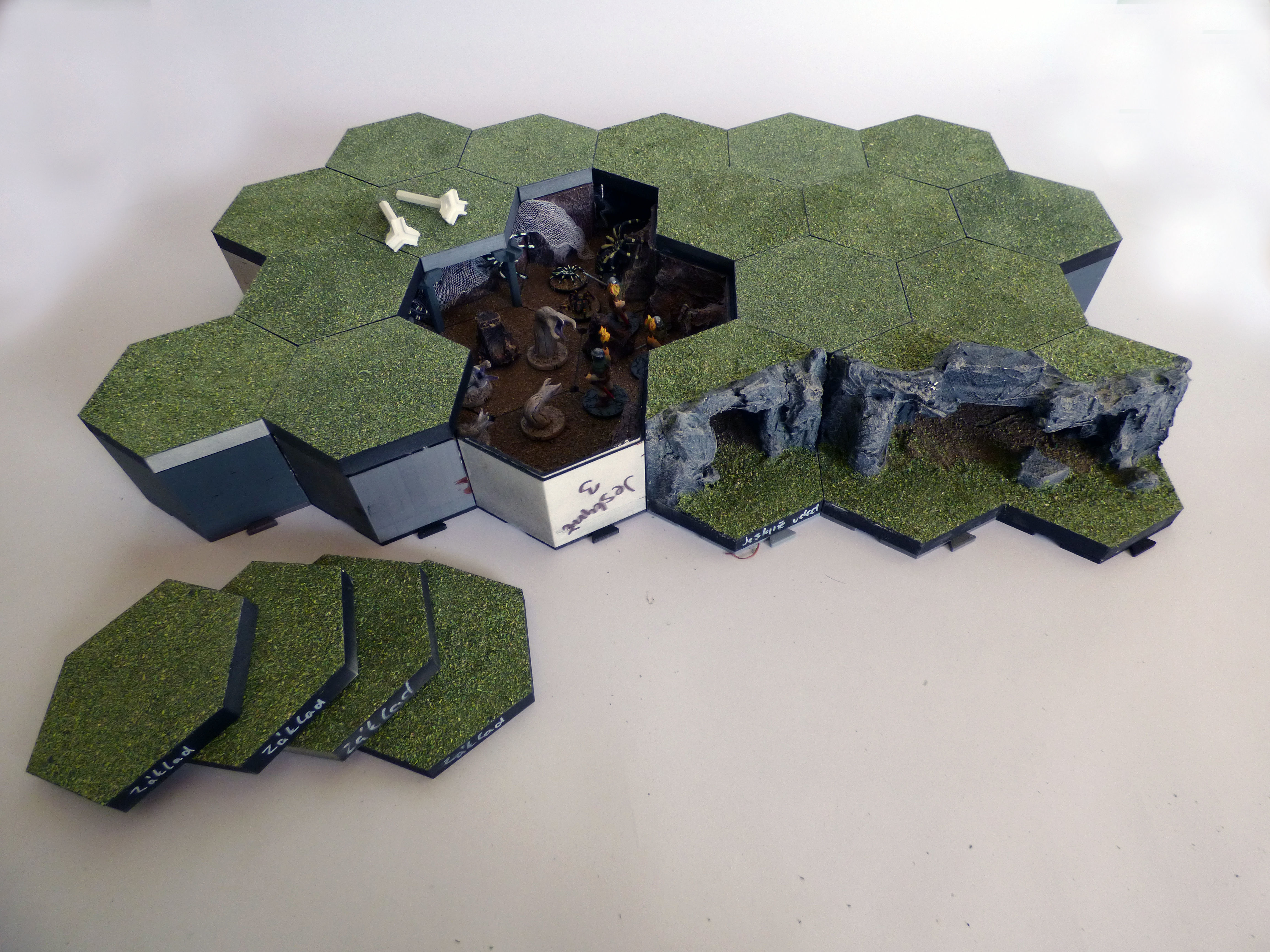 hexagonille Gelände - Höhlen Spiele-Spielzeug dnd gurbs rpg tabletop system hexagon hex crafting Modelle Fliesen Spiele Spielzeug board sechseckige dungeons Drachen Spiele, Brett-Spiele 3D print model - Mito3D