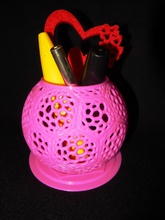 holder pink glam house voronoi stand girls decor 3d print model - Mito3D