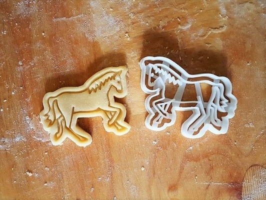 horse cookie cutter gingerbread biscuit cookies sweet house baked bakery baking ginger bread kitchen dining animal 3d print model - Mito3D