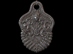 incased jewelry ornate pendant necklace face pendants 3d print model - Mito3D
