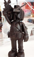 kaws x gundam figura transversal juguete anime japón juegos juguetes 3d print model - Mito3D