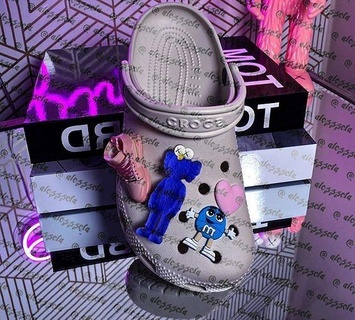 kaws jibbitz cazibe bff Yazdır hipebeast Sanat medicom oyuncak anime timsah buton takılar anahtarlık hediye iç aksesuarlar ayakkabı koleksiyon ayı tuğlası karikatür dekorasyon toplu iğne moda 3d print model - Mito3D