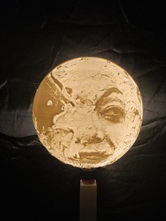 lampe voyage lune Georges melies George voyager éclairage ampoule lumière maison 3d print model - Mito3D