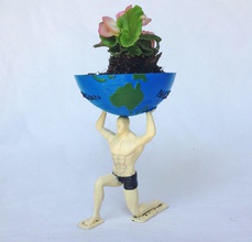 homem segurando mundo panela plantar jardim plantas bonsai cerâmica envasado natureza casa decoração 3d print model - Mito3D