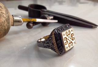 l'homme créateur de bijoux l'anneau la mode le concepteur or les anneaux 3d print model - Mito3D