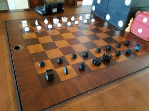 milosaure échecs symboles ensemble pièces pion évêque tour reine roi chevalier planche jeux jouets 3d print model - Mito3D