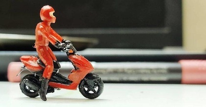 moto scooter cavalier in 64 échelle homme véhicule personnage motard figurine miniature diorama loisir automobile figure scalemodel diy corps 3d print model - Mito3D