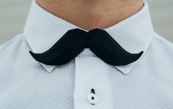 Schnurrbart-Bogen-Krawatte Mode Band tragen Mann business T-shirt Kleidung - t-shirt Präsentation Menschen pant bowtie 3dprintable andere 3d print model - Mito3D