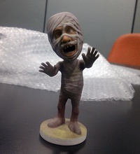 mumie figur of on tabelle komisch halloween schrecken humor kunst skulpturen 3d print model - Mito3D