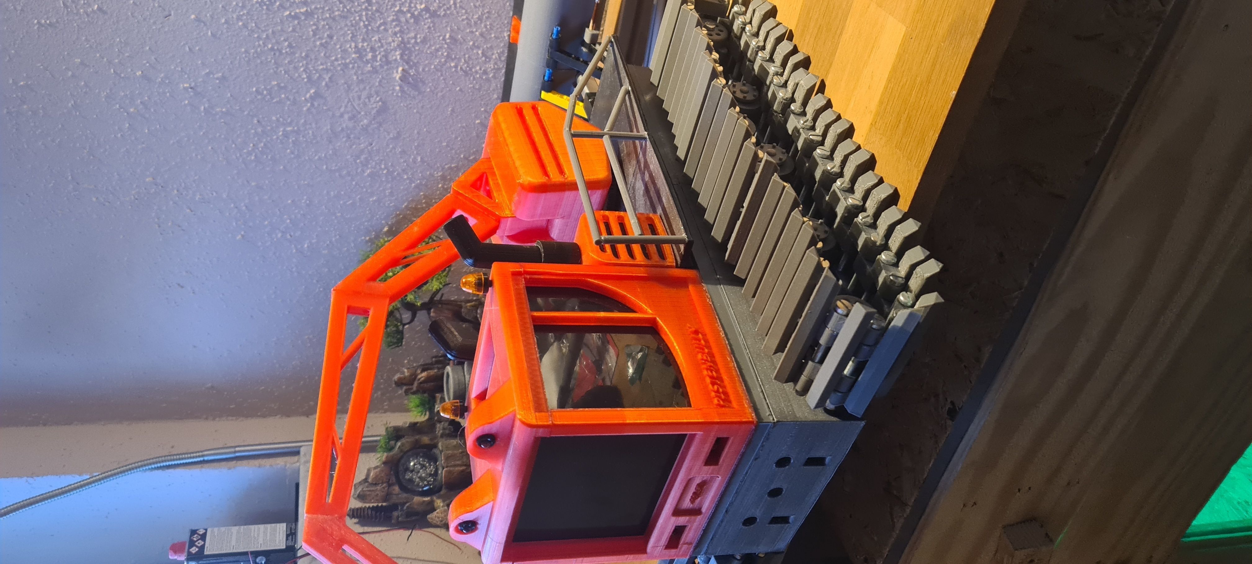 pistenbully gerät on tabelle spielzeug technologie fahrzeug maschinen maschine hobby diy automobil 3D print model - Mito3D