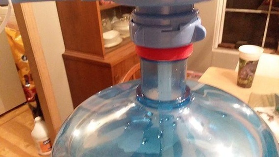 primo bomba americano empregada garrafa família recipiente casa água 3d print model - Mito3D