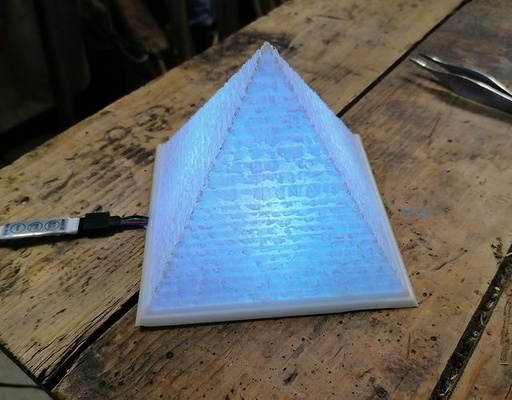 pyramide lithophane lampe décor lumière maison chambre éclairage 3d print model - Mito3D