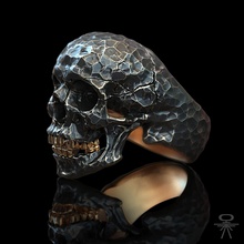 squillare cranio martellato ver1 gioiello stampabile gioielleria anelli scolpire argento 3dprint moda 3d print model - Mito3D