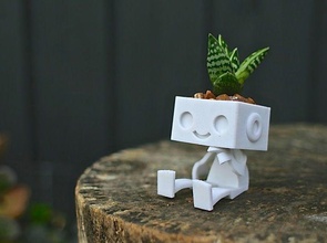 robbie robot planter succulent nature garden pot flower cute outdoor phone house decor 3d print model - Mito3D