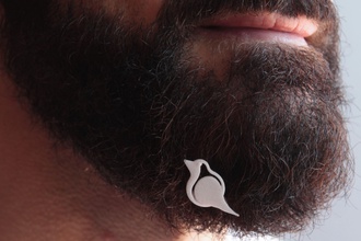 merle barbe portant branché oiseau mode barbu défi peigne hommes moustache charme animal coiffeur wilde nature bijou bijoux 3d print model - Mito3D