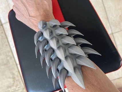 flexible spiked bracer scale scalemail arm cosplayer cosmaker propsmaker spikes hobby diy 3d print model - Mito3D