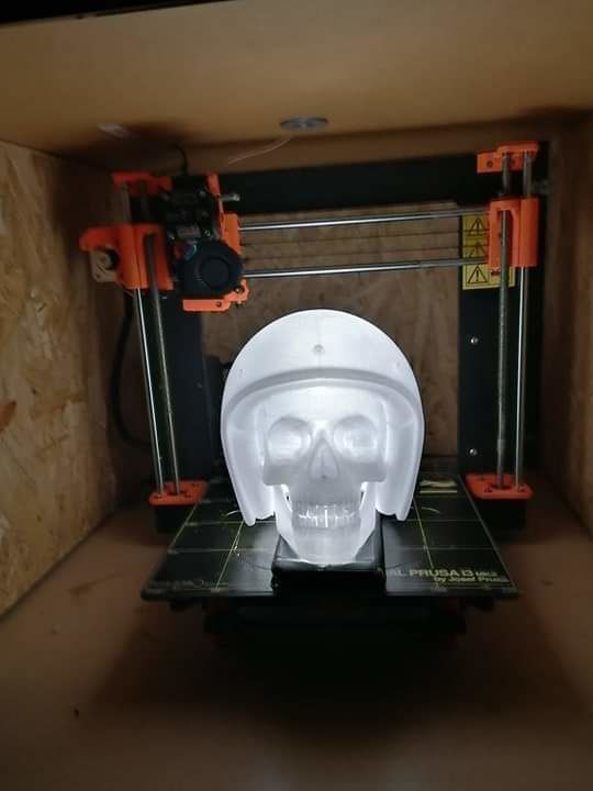 crânio in capacete anatomia osso cabeça passatempo faça 3D print model - Mito3D