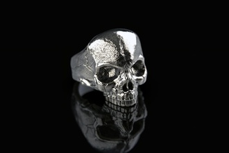skull ring 01 bone jewelry anatomy printable silver jewel jewellery biker bikers bones skullring human dark rings vanitas 3d print model - Mito3D