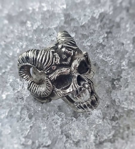 skull ring horns skulls head heads jewelry jeweler jewellery skeleton silver printable body dead death bone horror rings 3D print model - Mito3D