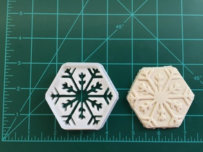 snowflake cookie cutter house christmas gingerbread biscuits winter holiday kitchen dining 3d print model - Mito3D